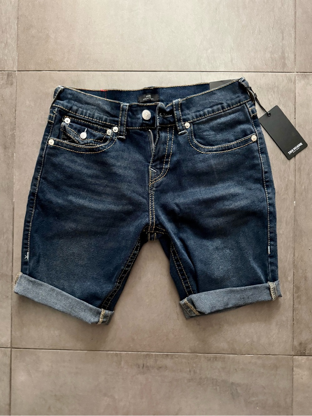 True Religion NWT Ricky Big T Flap Roll-Cuff Dark Wash Denim Shorts Men's 30